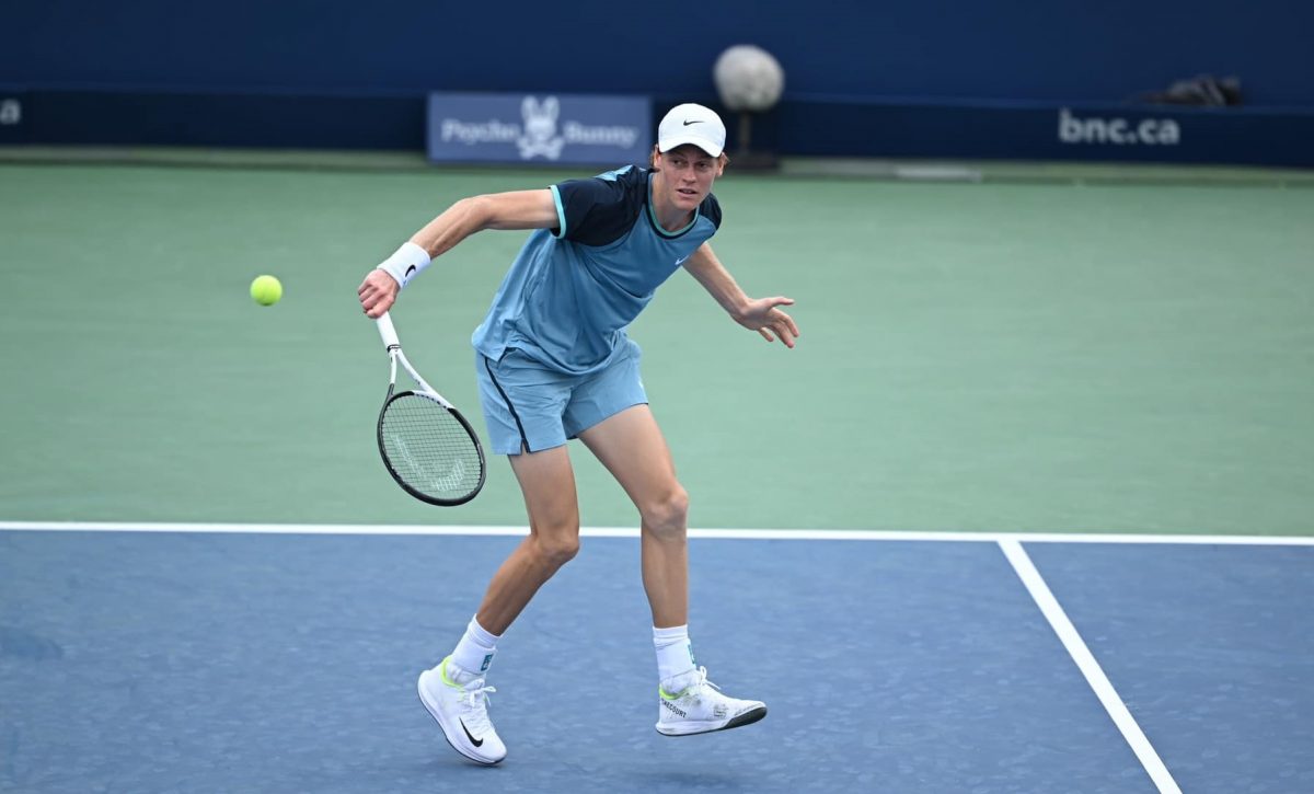 Jannik Sinner clasificó a la segunda ronda de Wimbledon.