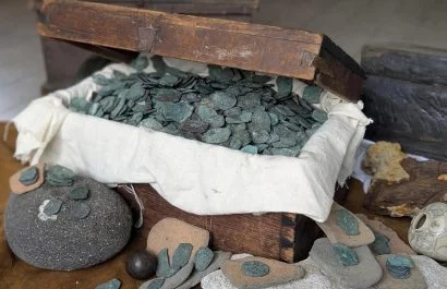 Un tesoro oculto 300 años bajo el mar: hallan mil monedas de oro en Florida