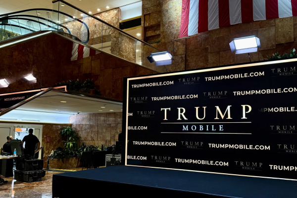 Trump quiere entrar a la telefonía: registra las marcas ‘Trump’ y ‘T1’