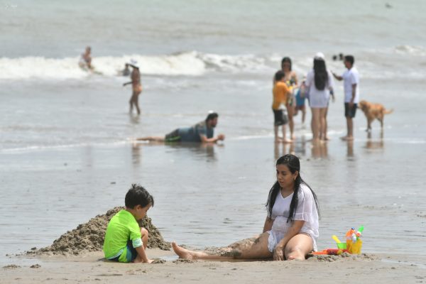 turismo turistas en playa de Manta
