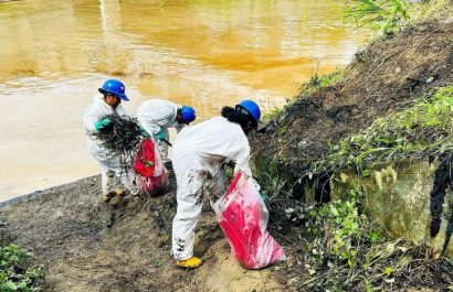 Un equipo de coordinación de desastres de la ONU llega a Ecuador tras la rotura de oleoducto