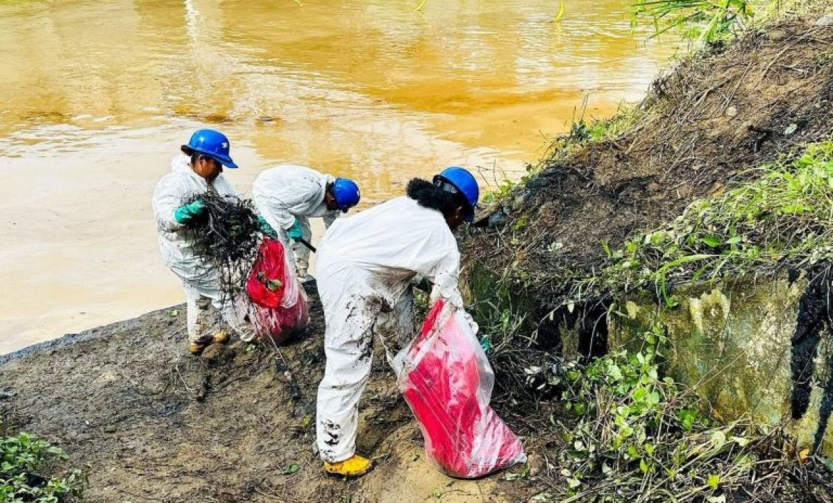 Un equipo de coordinación de desastres de la ONU llega a Ecuador tras la rotura de oleoducto