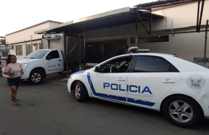 Un niño de dos años resultó herido por una bala que atraves+o el techo de su caa