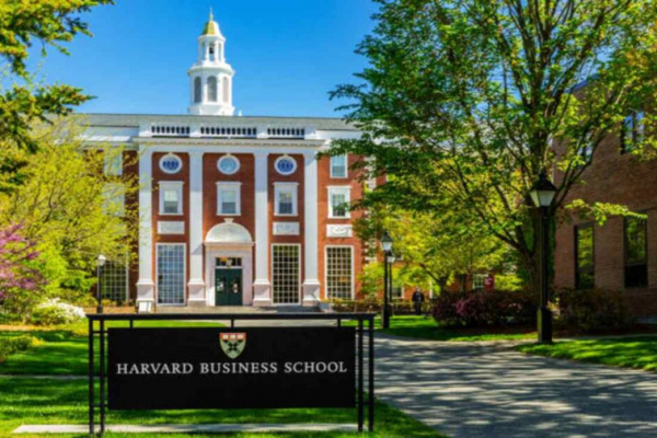 Harvard se enfrenta a Trump: demanda por expulsión de estudiantes extranjeros