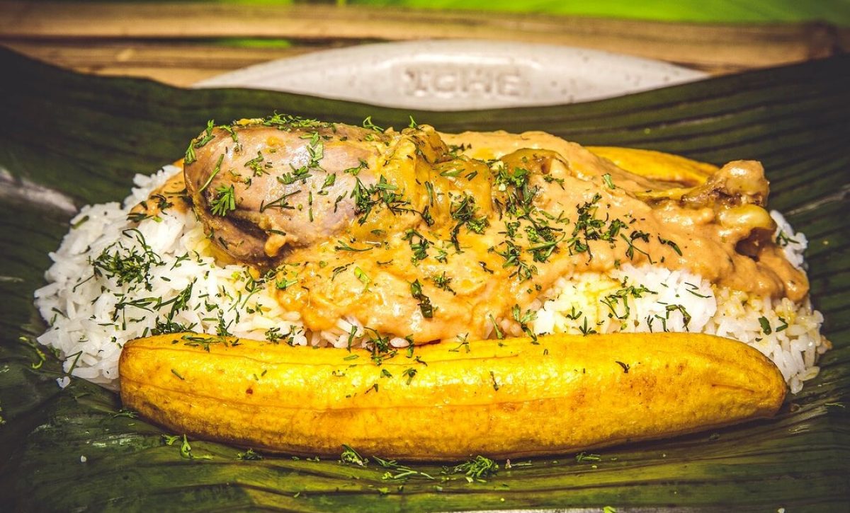 Uno de los platos típicos y tradicionales de la provincia de Manabí, Ecuador, es la tonga.