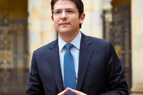 Le dispararon por la espalda: atacan a Miguel Uribe Turbay en pleno evento político