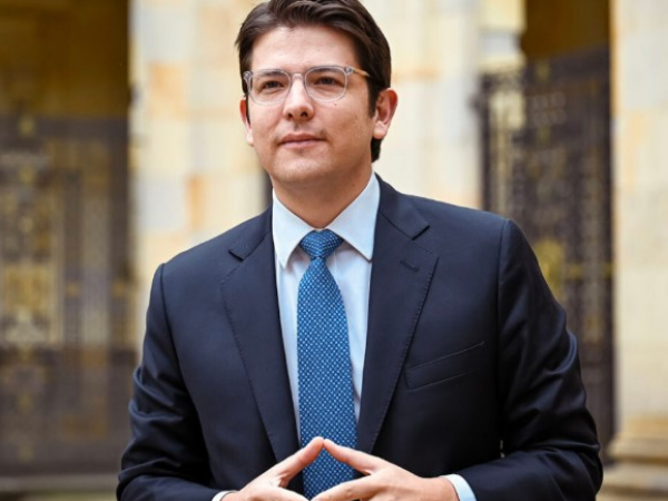 Le dispararon por la espalda: atacan a Miguel Uribe Turbay en pleno evento político