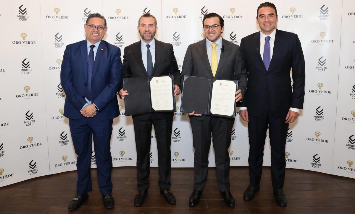 Mateo Estrella, ministro de turismo; Edmundo Kronfle, CEO Hoteles Oro Verde; David
Concha, director ejecutivo Minutocorp; Juan José Yunez, alcalde de Samborondón.