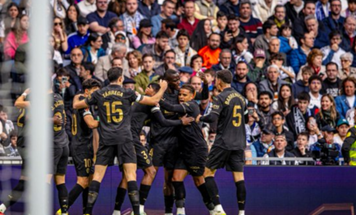 El Valencia se impuso 1-2 al Real Madrid y suma puntos clave contra el descenso