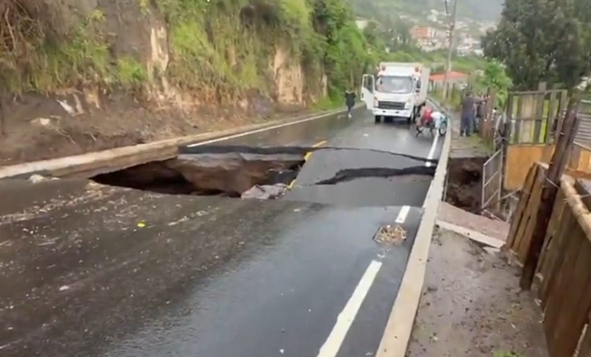 Vía de Quito dañada