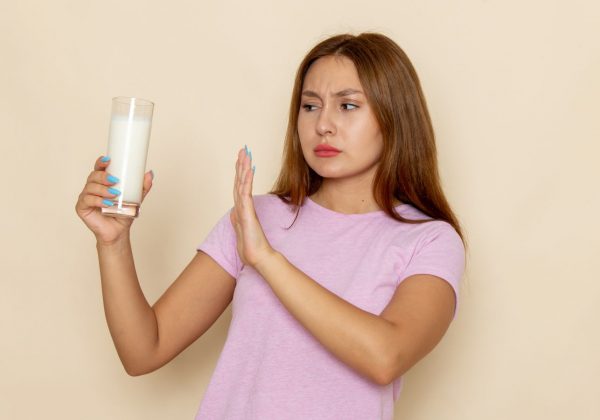 Intolerancia a la lactosa y alergia a la leche: aprende a diferenciarlas y qué puedes comer