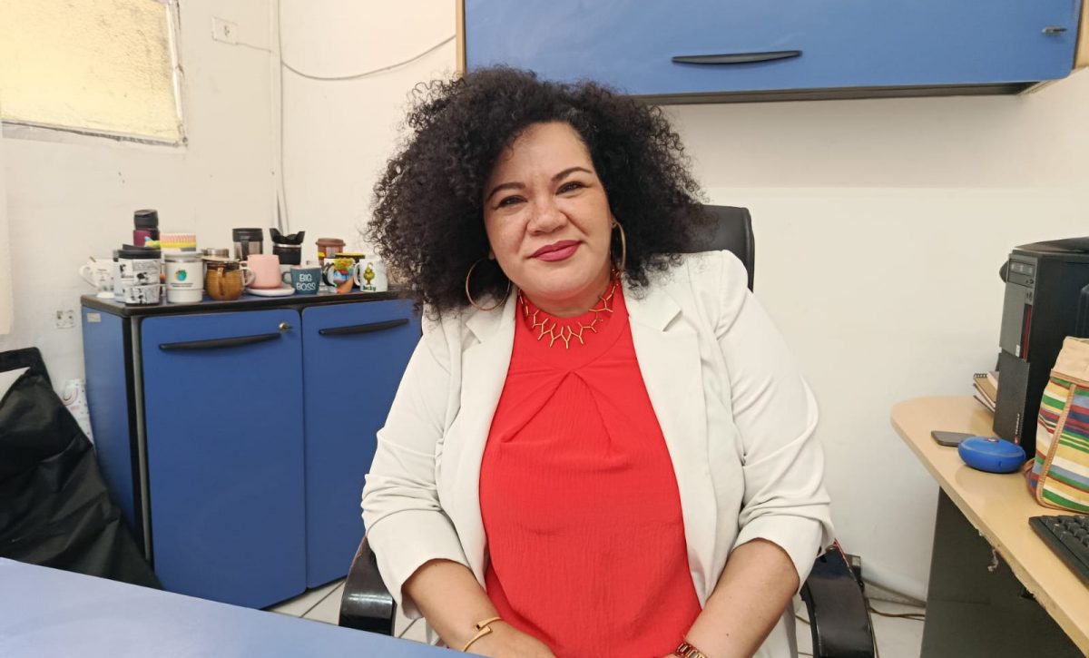 Paola Castillo es madre de cuatro hijos, apasionada por su carrera y comprometida con la comunidad.