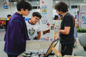 Alumnos de diversos planteles de Guayaquil asisten a la FIL en el Centro de Convenciones.