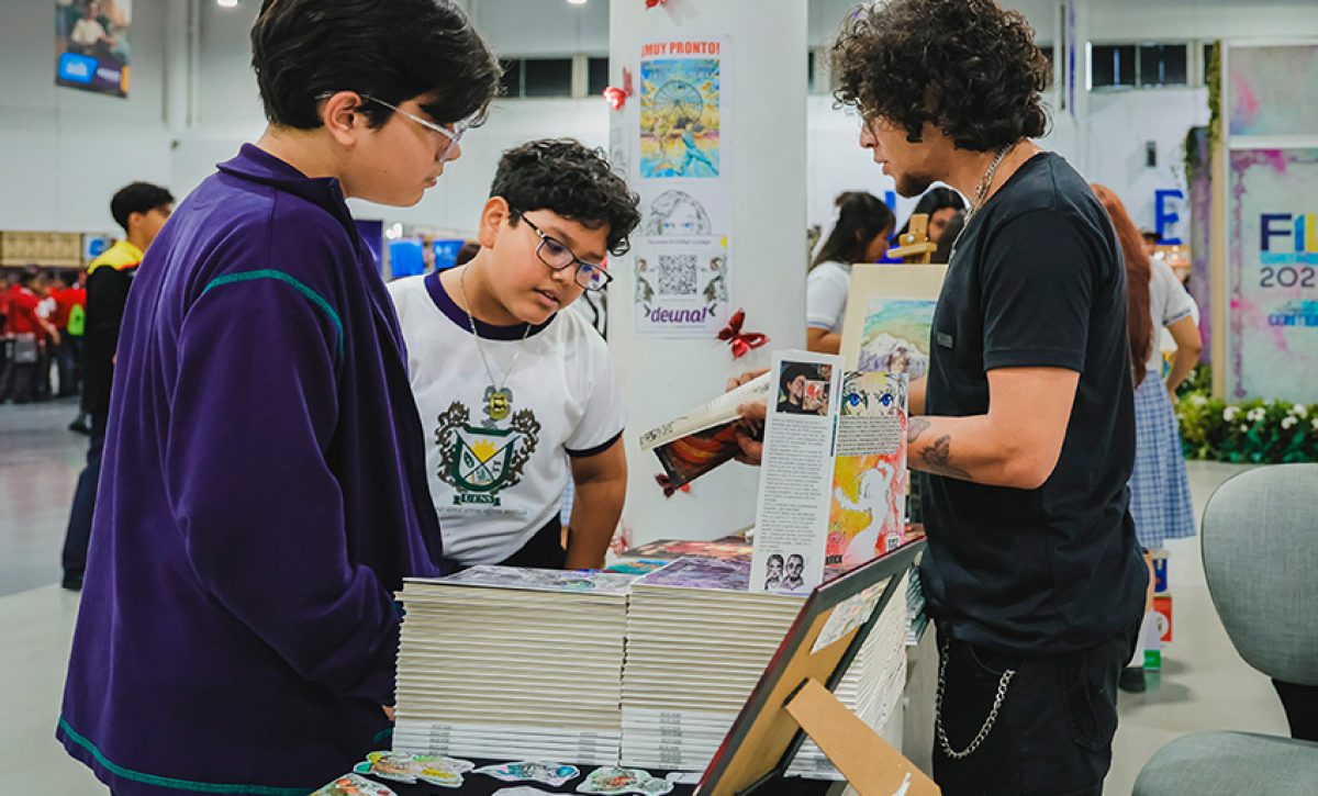 Alumnos de diversos planteles de Guayaquil asisten a la FIL en el Centro de Convenciones.