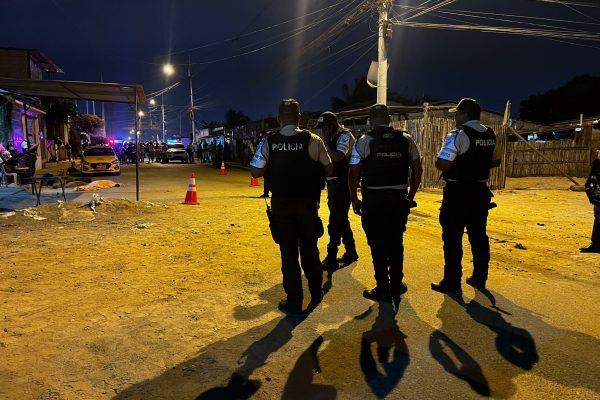 La Policía va en busca de los líderes de la banda Los Lobos y Los Choneros.