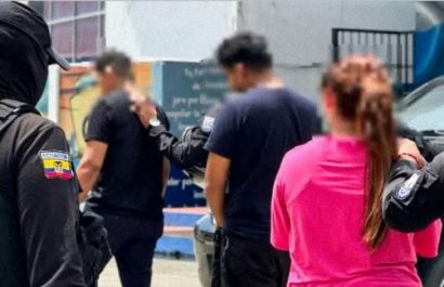 La Fiscalía General del Estado inició un proceso contra once personas acusadas de formar parte de una red de delincuencia organizada dedicada a la estafa, captación ilegal de dinero y testaferrismo.