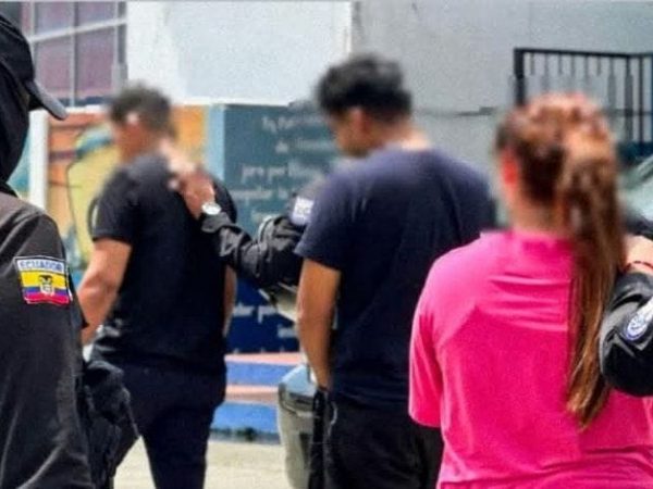 La Fiscalía General del Estado inició un proceso contra once personas acusadas de formar parte de una red de delincuencia organizada dedicada a la estafa, captación ilegal de dinero y testaferrismo.