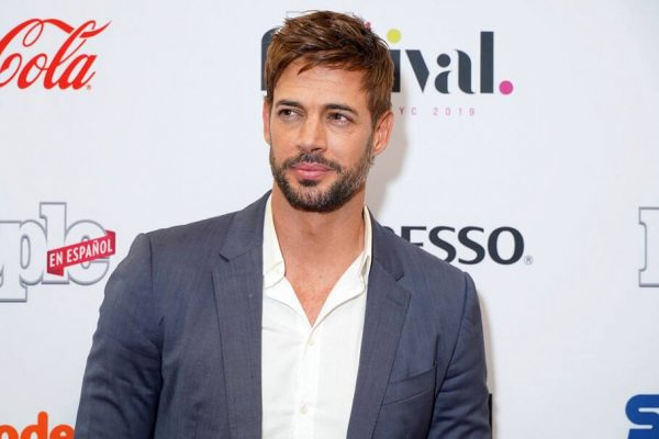 William Levy muestra su mejor cara tras su arresto: primer 'post' sonriente y acompañado