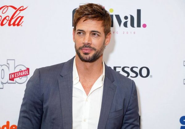 William Levy muestra su mejor cara tras su arresto: primer 'post' sonriente y acompañado