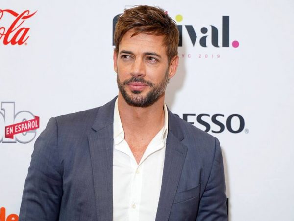 William Levy muestra su mejor cara tras su arresto: primer 'post' sonriente y acompañado