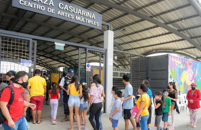 En 2024, los centros capacitaron a 1,163 personas, incluyendo 193 en teatro, con edades de 8 a 80 años.