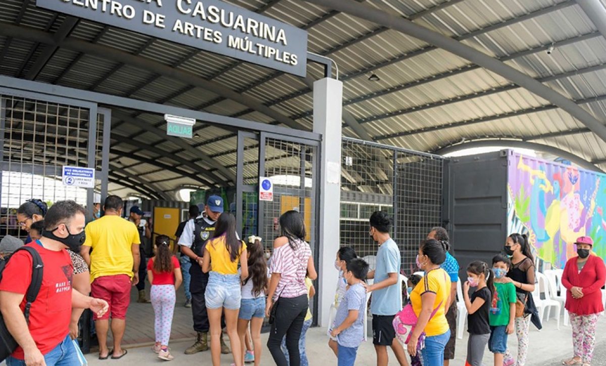 En 2024, los centros capacitaron a 1,163 personas, incluyendo 193 en teatro, con edades de 8 a 80 años.