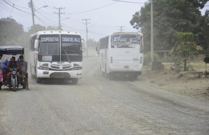 ¡Polvo por todas partes! La vía Cuatro Esquinas-Pachinche, en Portoviejo, desespera a los vecinos