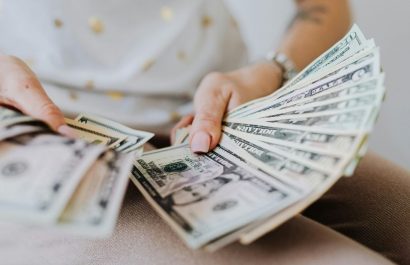 ¿Cuánto destina el Gobierno de Ecuador para cubrir los salarios de los funcionarios públicos (Pexesl)