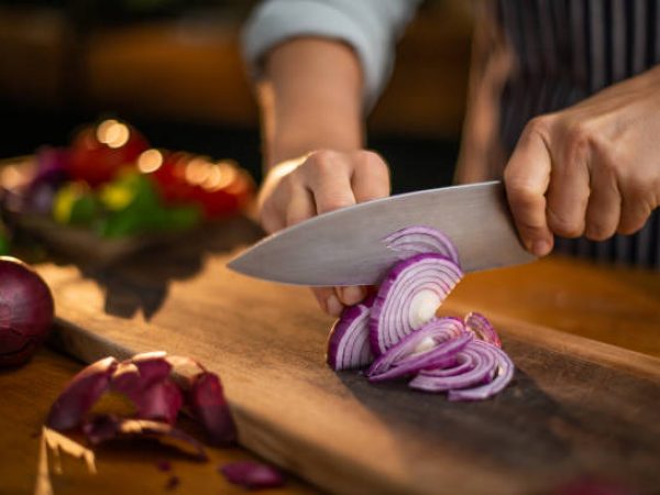 ¿Hueles a cebolla después de cocinar? Descubre estos métodos efectivos para eliminar el olor de tus manos de manera fácil y rápida