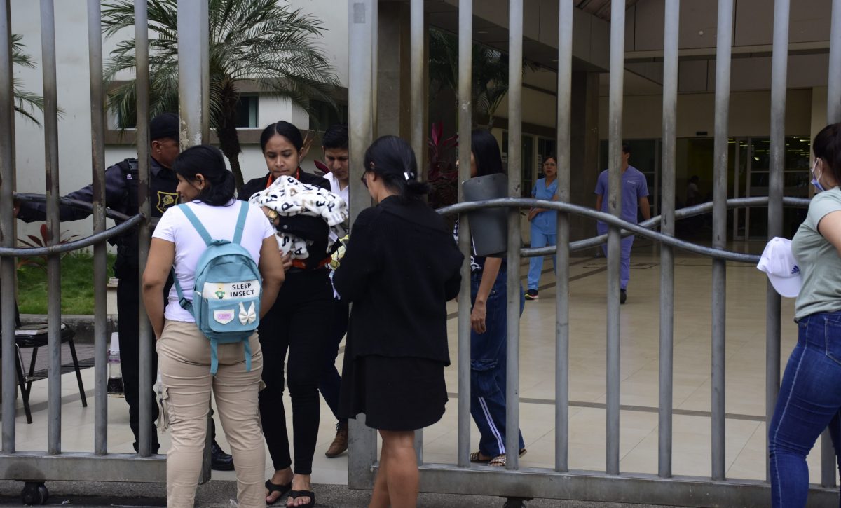 ¿Sin comida en el hospital Usuarios del Verdi Cevallos de Portoviejo denuncian suspensión del servicio de alimentos