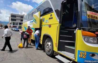 ¿Subirá el pasaje en Ecuador? Gobierno revisa tarifas de transporte tras fin del subsidio al diésel